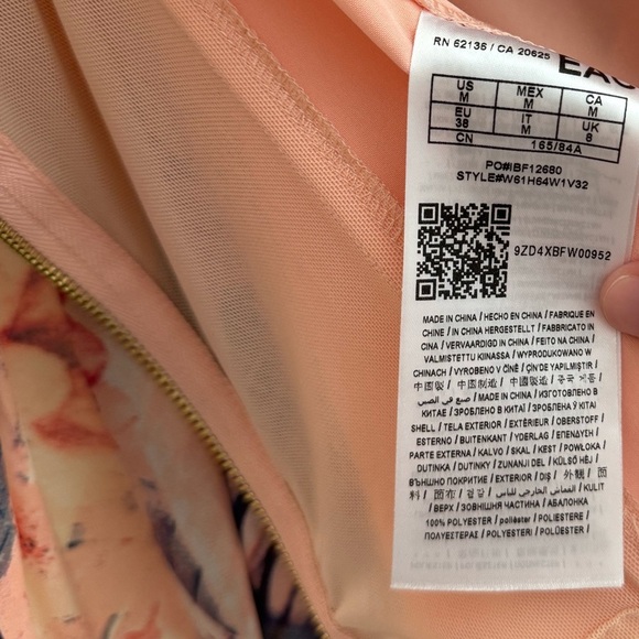 Guess Women’s Off The Shoulder Cropped Blouse NWT Size Medium Tropical Floral - Picture 11 of 11